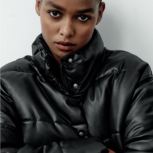 Zara Women's Sleek Black Puffer Jacket - Picture 3 of 7